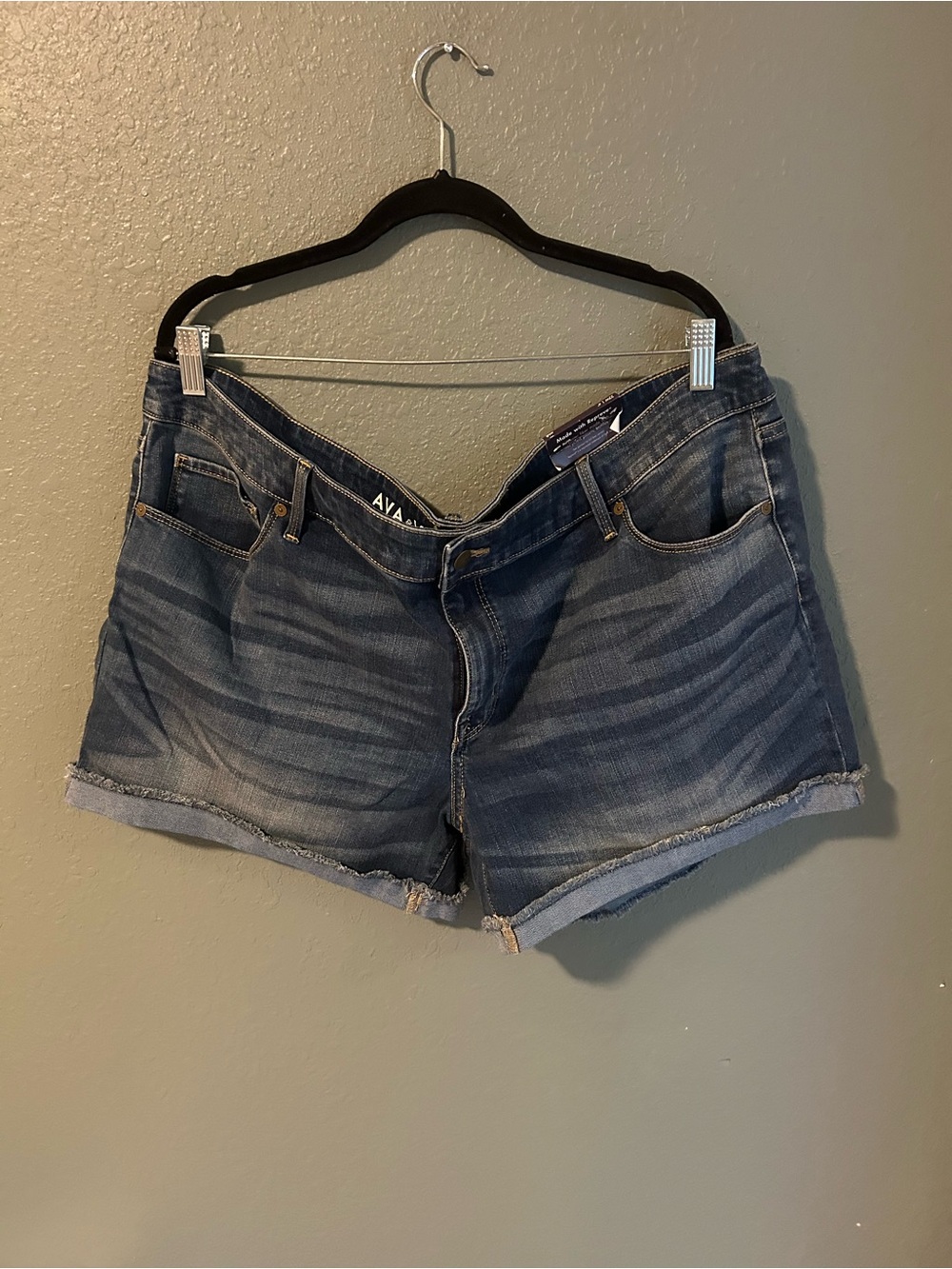 NWT Ava & Viv Midi shorts